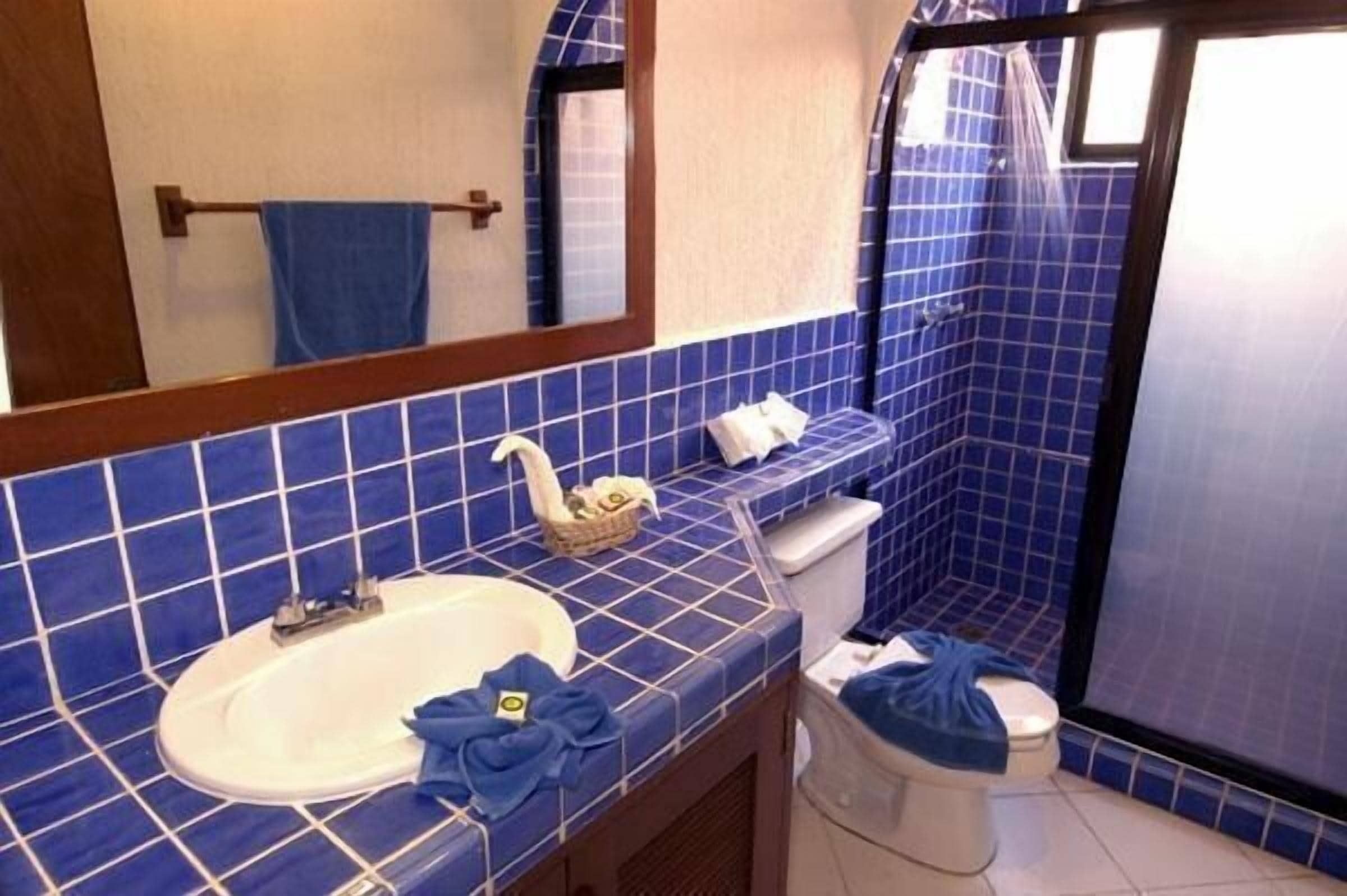 shower, free toiletries, towels