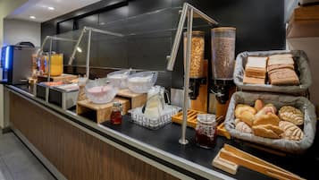 Desayuno de autoservicio incluido todos los días