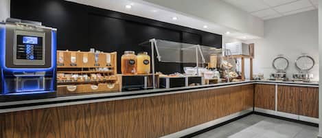 Déjeuner en libre-service gratuit tous les jours