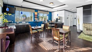 Free daily continental breakfast - Belmont Inn and Suites (Tatum)