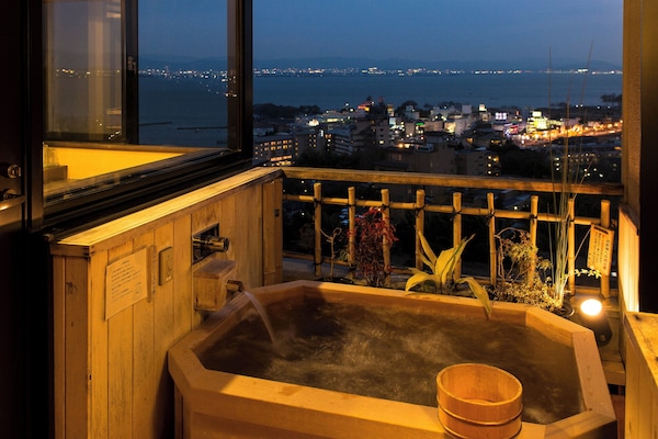 Brankas, Wi-Fi gratis, dan seprai linen