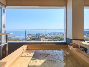 Chambre, non-fumeur, vue lac (Satoyama Suite) | Vue de la chambre