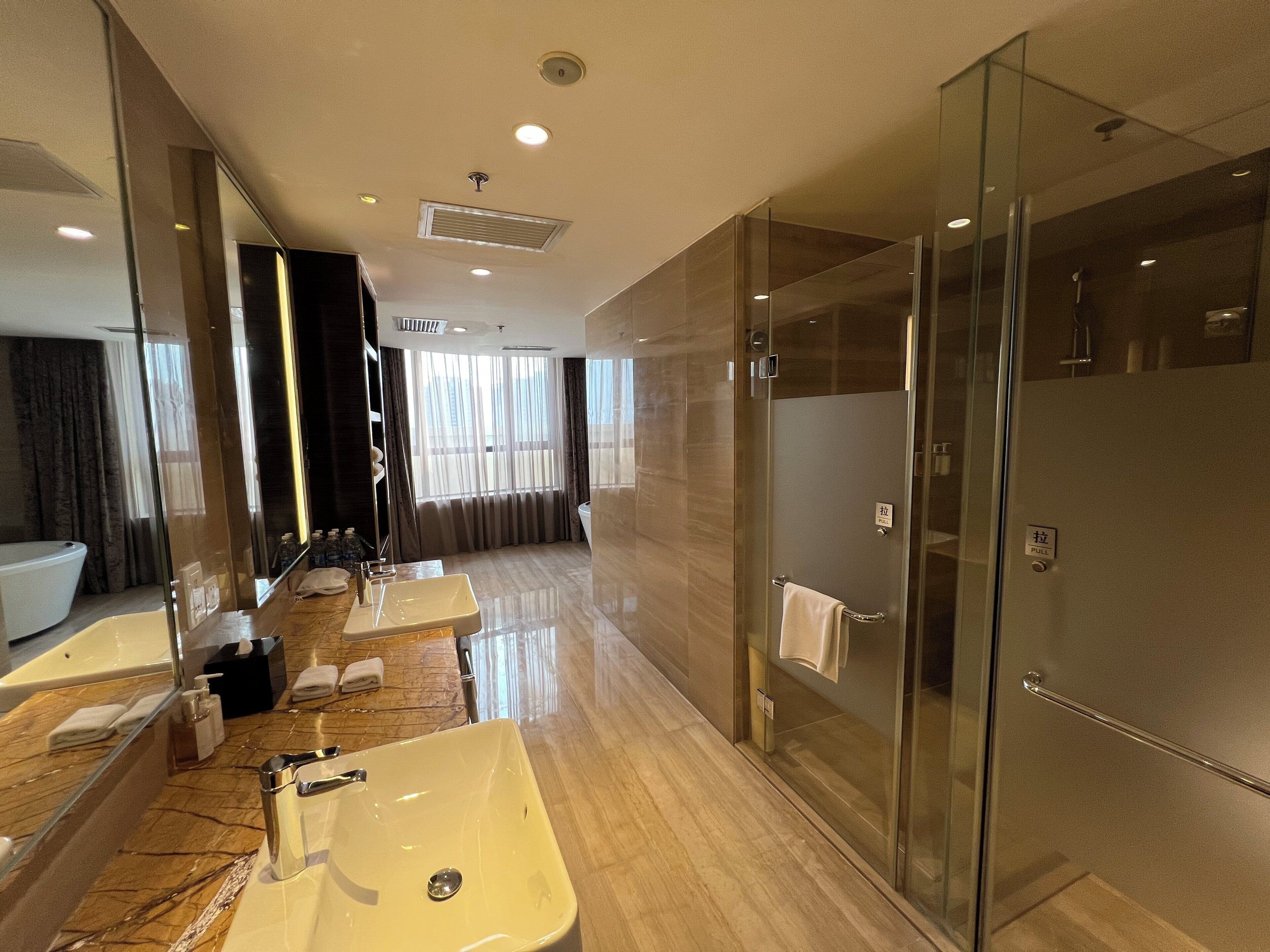 Minibar, in-room safe, desk, iron/ironing board