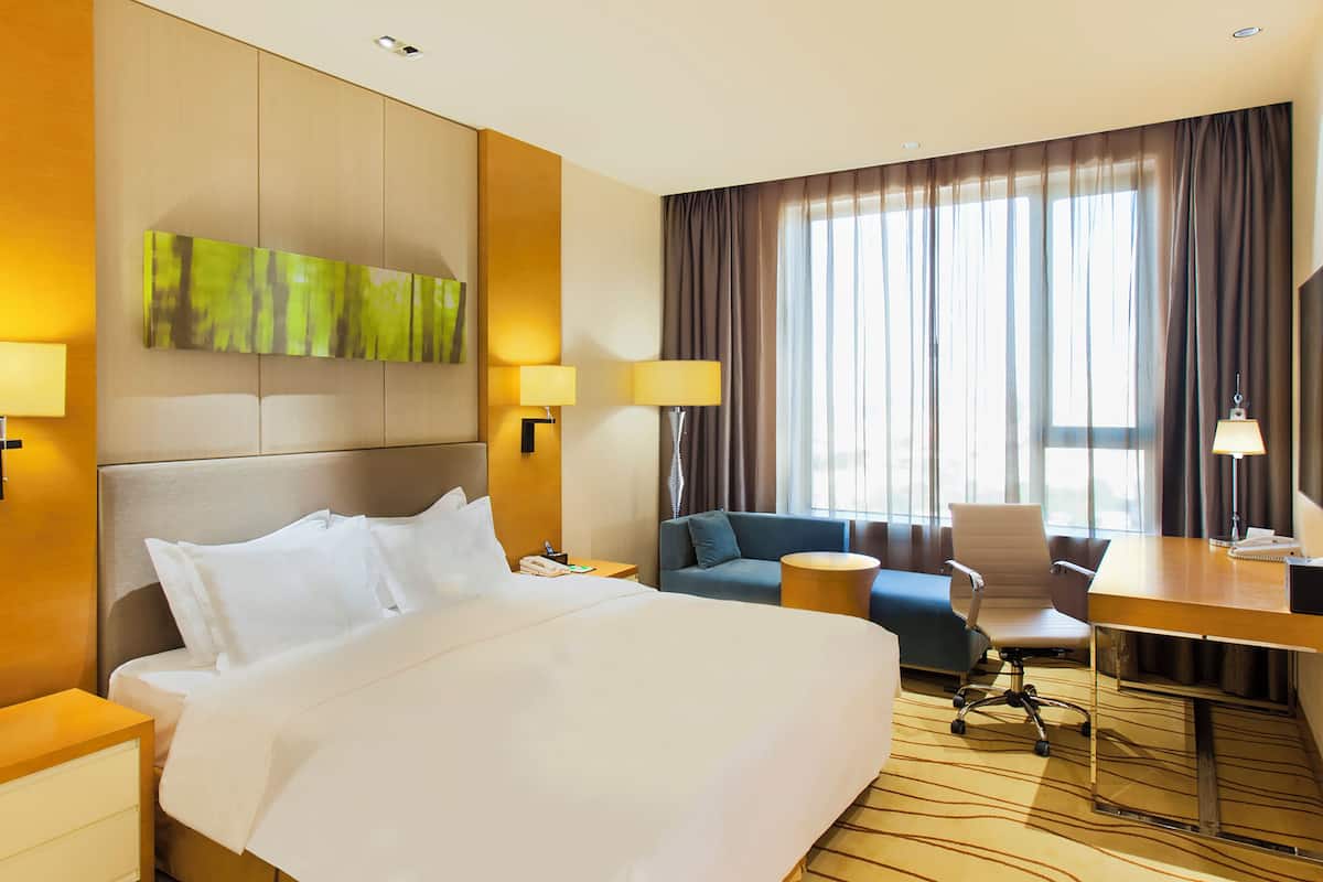 Minibar, in-room safe, desk, iron/ironing board
