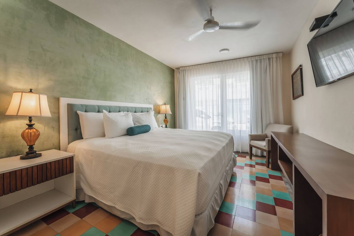Standard Room | In-room safe, desk, WiFi (free), bed sheets