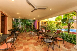 Free daily continental breakfast