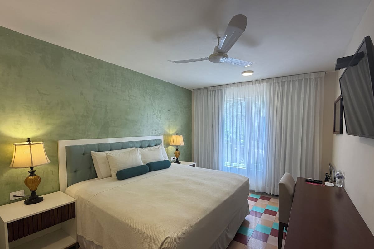 Caja de seguridad en la habitación, escritorio y wifi gratis