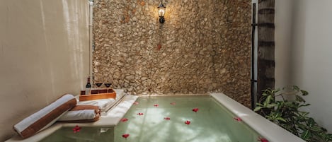 Junior Suite, Private Pool | Bathroom | Shower, free toiletries, towels, soap