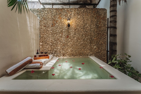 Junior Suite, Private Pool | Bathroom | Shower, free toiletries, towels, soap