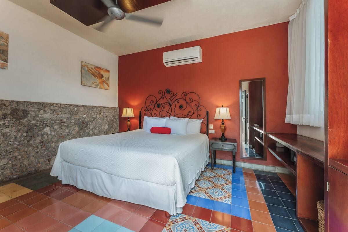 Junior Suite, Private Pool | In-room safe, desk, WiFi (free), bed sheets