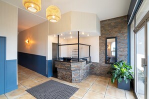 Reception - Sure Hotel by Best Western Angouleme (Angouleme)