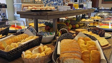 Desayuno bufé gratuito (entre semana)