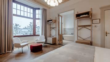 Suite Deluxe, vista città | 2 camere, biancheria da letto ipoallergenica, copriletto in piuma