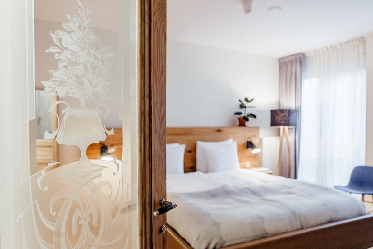 Camera Basic | 2 camere, biancheria da letto ipoallergenica, copriletto in piuma