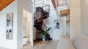 標準複式房屋 | 起居區 | 44-吋LED 液晶電視、有線頻道、電視、Netflix