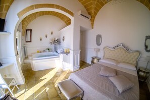 Suite, Jetted Tub