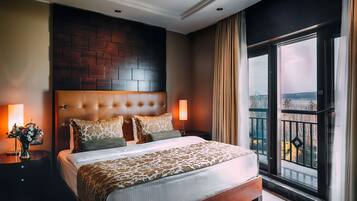 Hypo-allergenic bedding, minibar, in-room safe, individually decorated