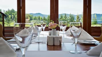 2 restaurants, Italian cuisine