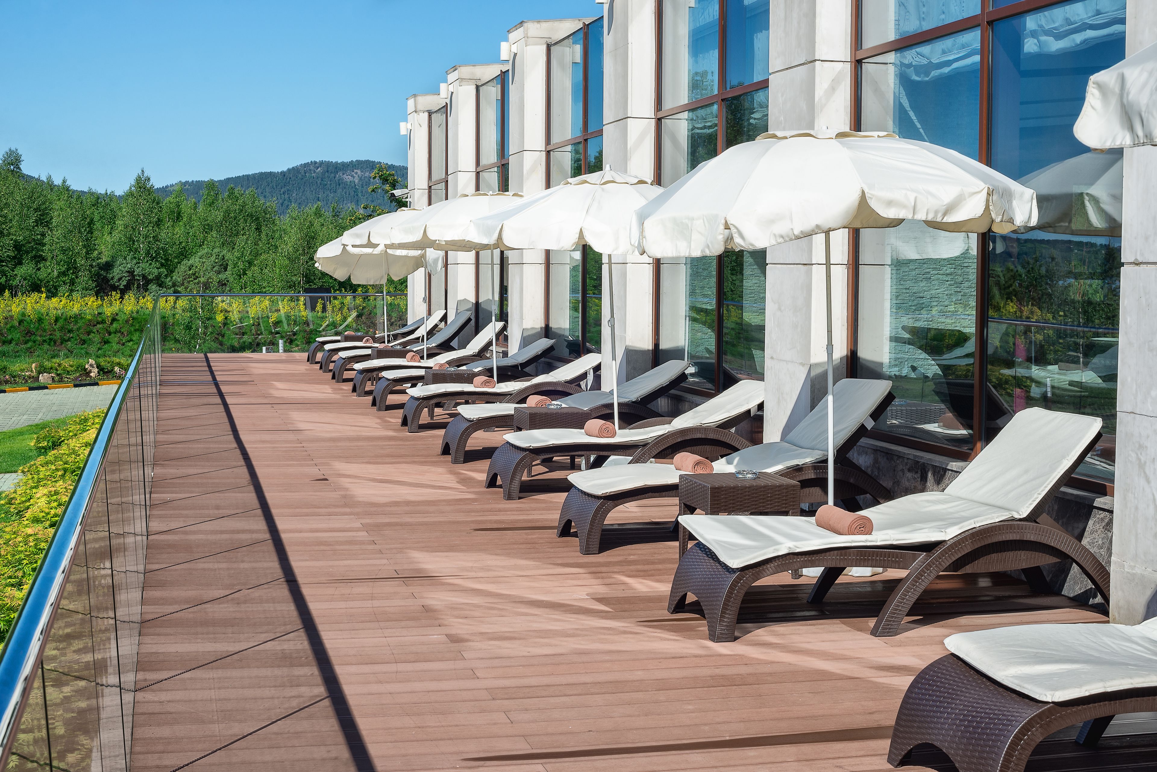 sauna, turkish bath/hammam, body treatments, aromatherapy, thai massages