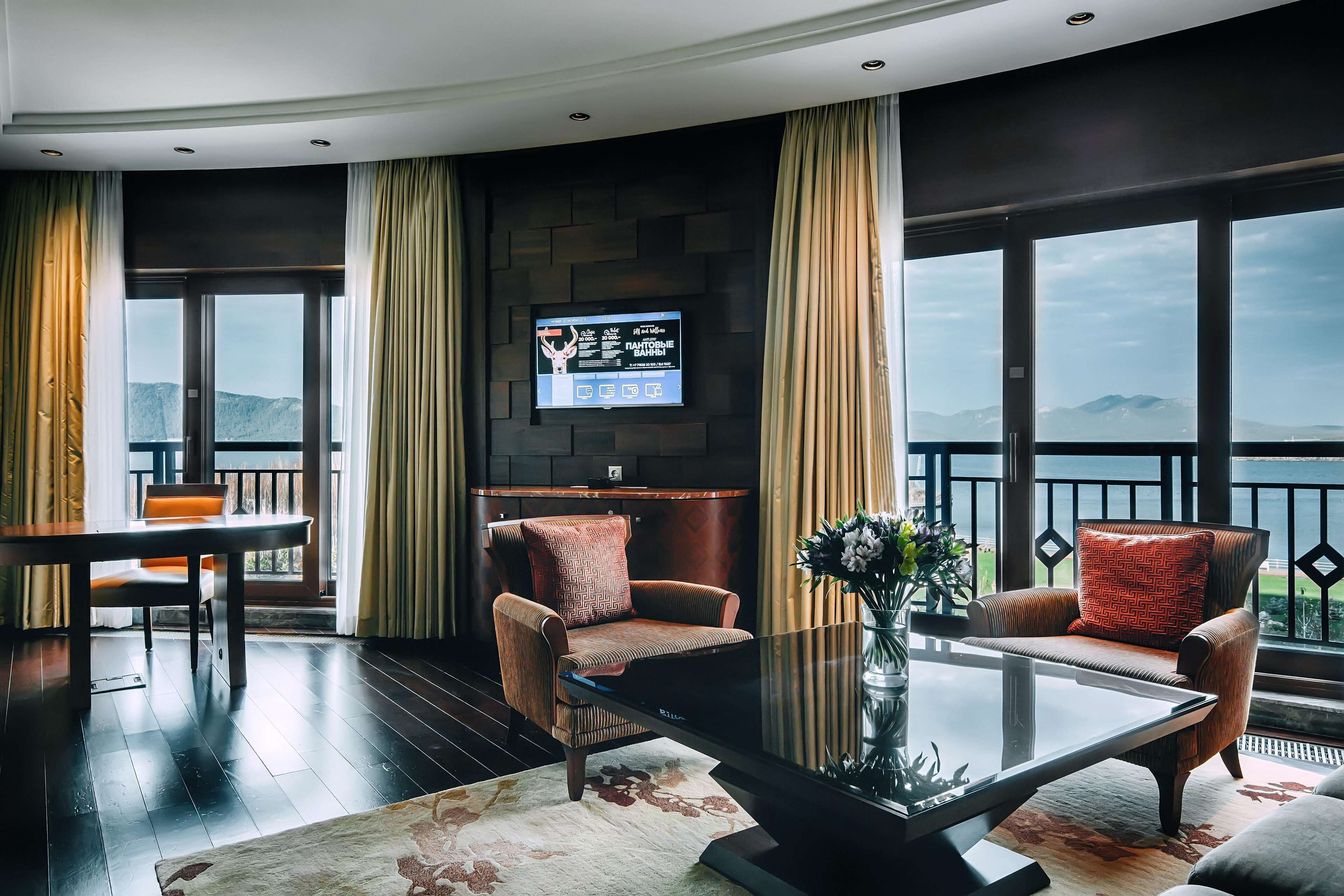 Hypo-allergenic bedding, minibar, in-room safe, individually decorated