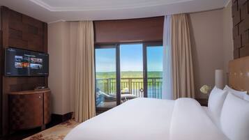 Junior Suite, 1 King Bed, Lake View (Premier) | Hypo-allergenic bedding, minibar, in-room safe, individually decorated