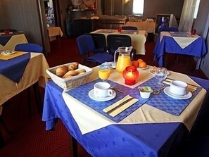 Daily buffet breakfast (EUR 7.70 per person)