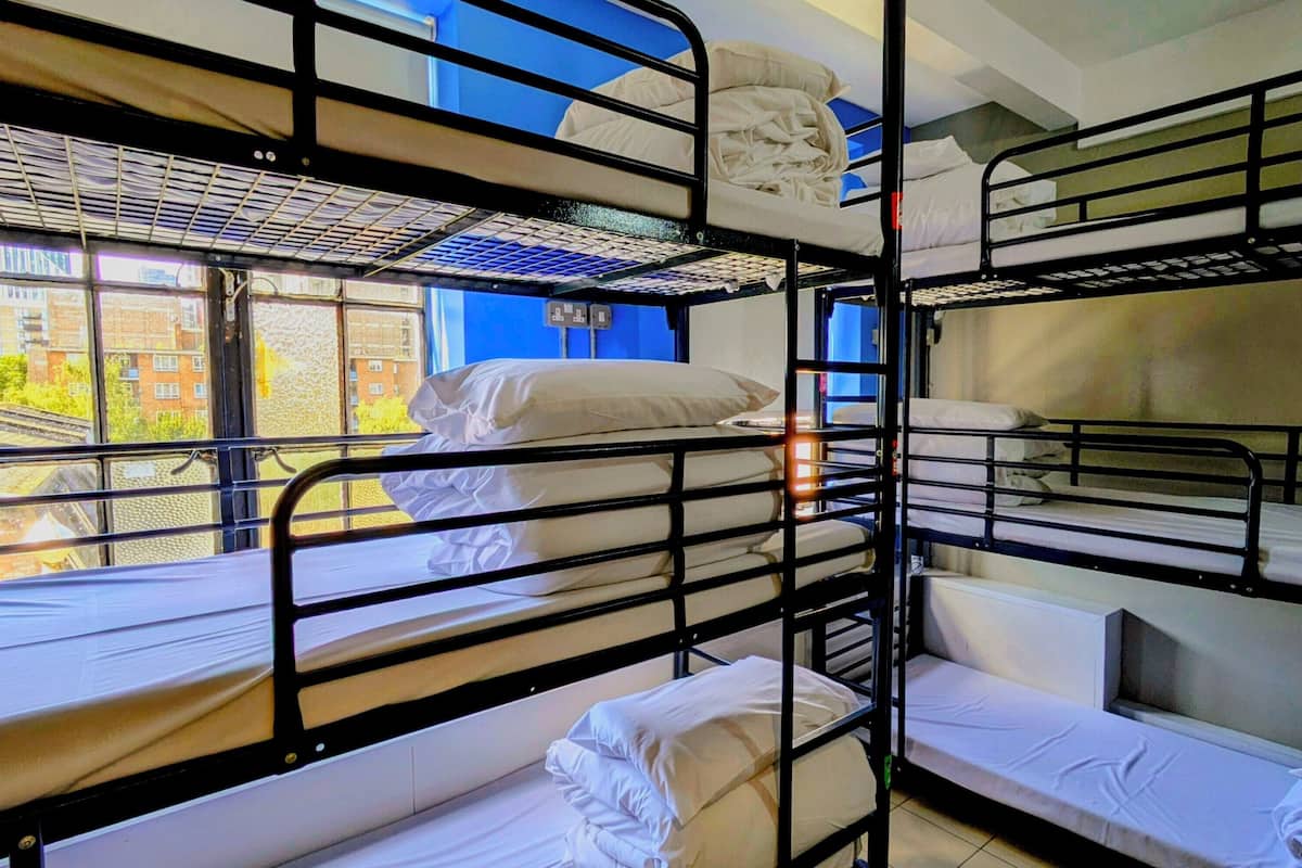 Private family room 6 beds - shared bathroom | Soundproofing, bed sheets