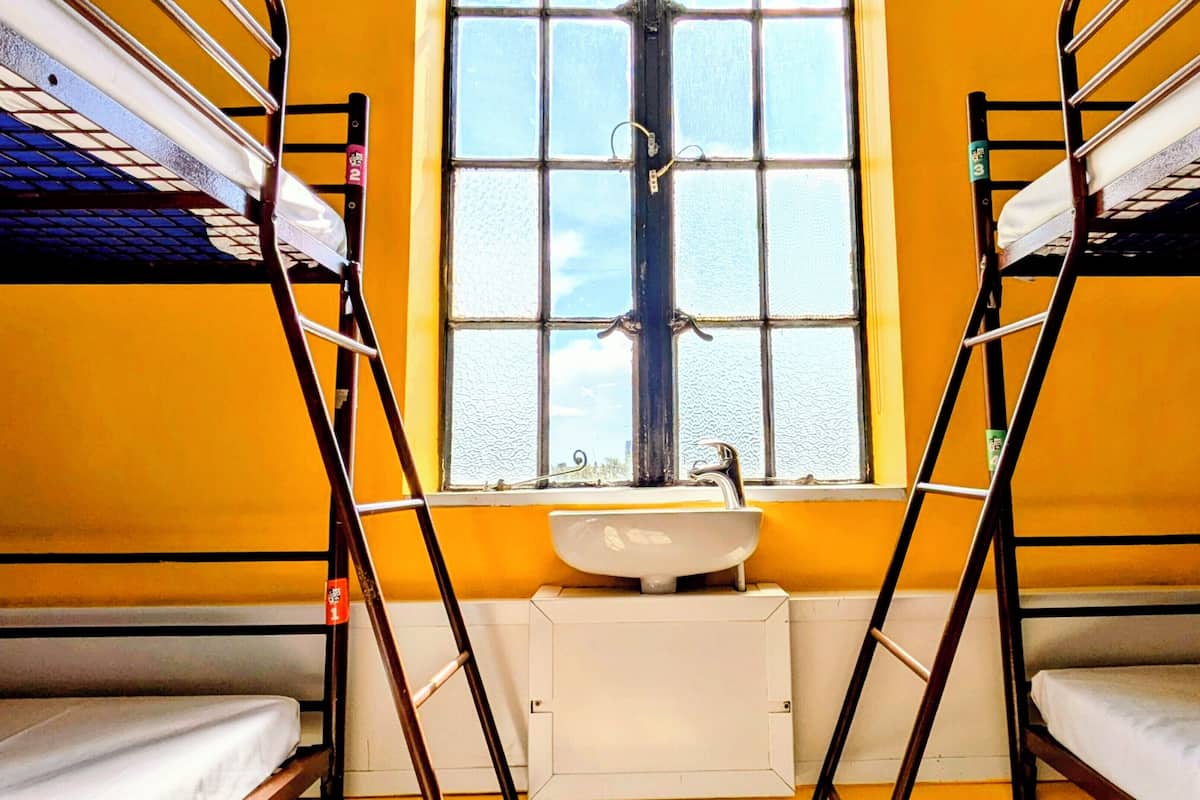 1 bed in shared, mixed room of 4 - ensuite | Bed sheets