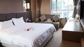 In-room safe, WiFi (free)