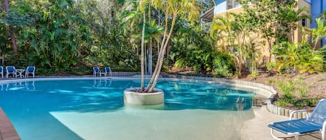 3 outdoor pools, pool loungers