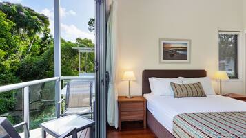 مكتب ومكواة/لوح كي وأسرّة أطفال/رضّع وأسرّة قابلة للطي