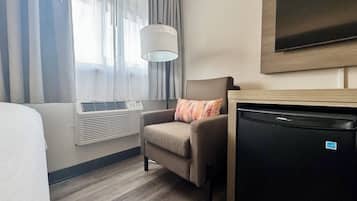 Habitación estándar doble, 2 camas dobles | Colchones con acolchado adicional y cortinas opacas