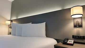 Habitación individual estándar, 1 cama de matrimonio | Colchones con acolchado adicional y cortinas opacas