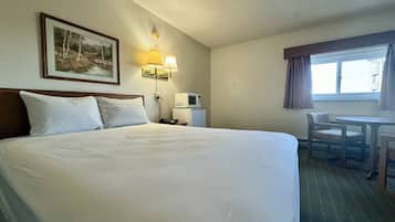 Standard Single Room, 1 Queen Bed | Pillowtop beds, blackout drapes, iron/ironing board, free WiFi