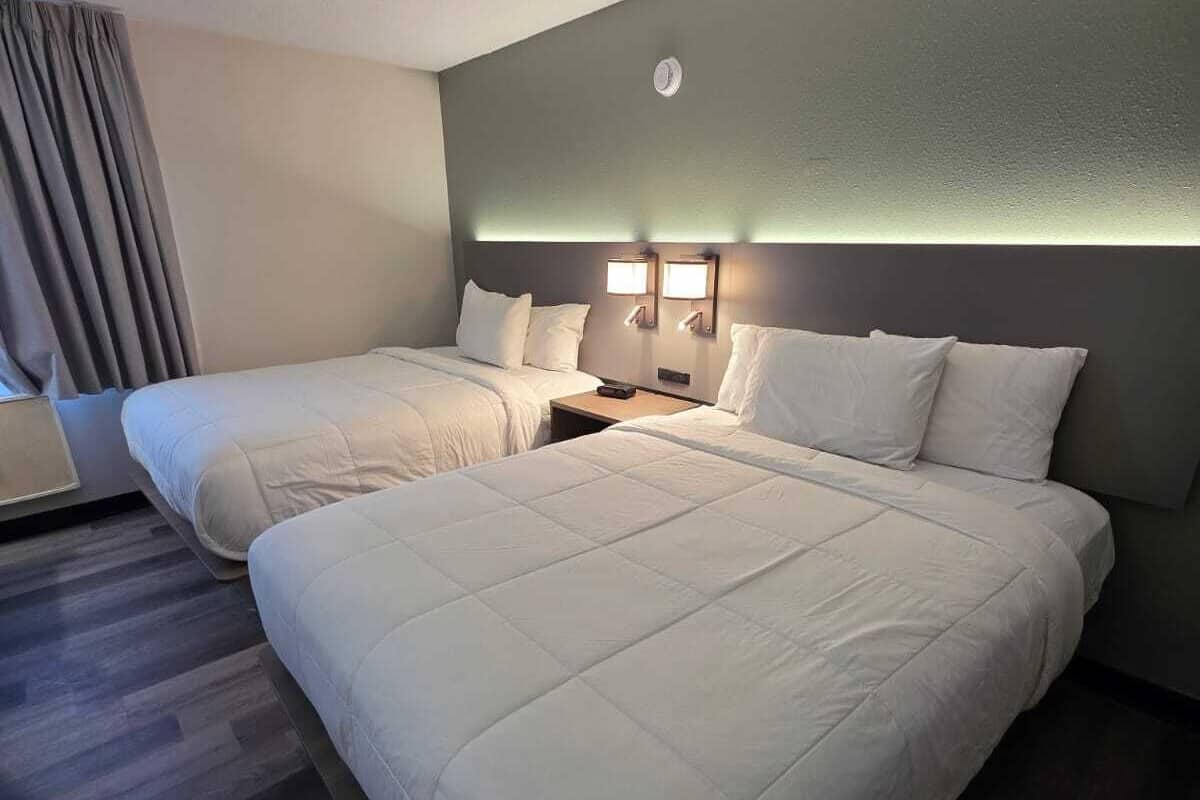 Chambre Double Standard, 2 lits doubles | 1 chambre, surmatelas, rideaux occultants, fer et planche Ă repasser
