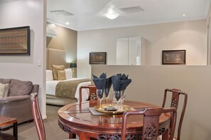 Family Studio | In-room dining