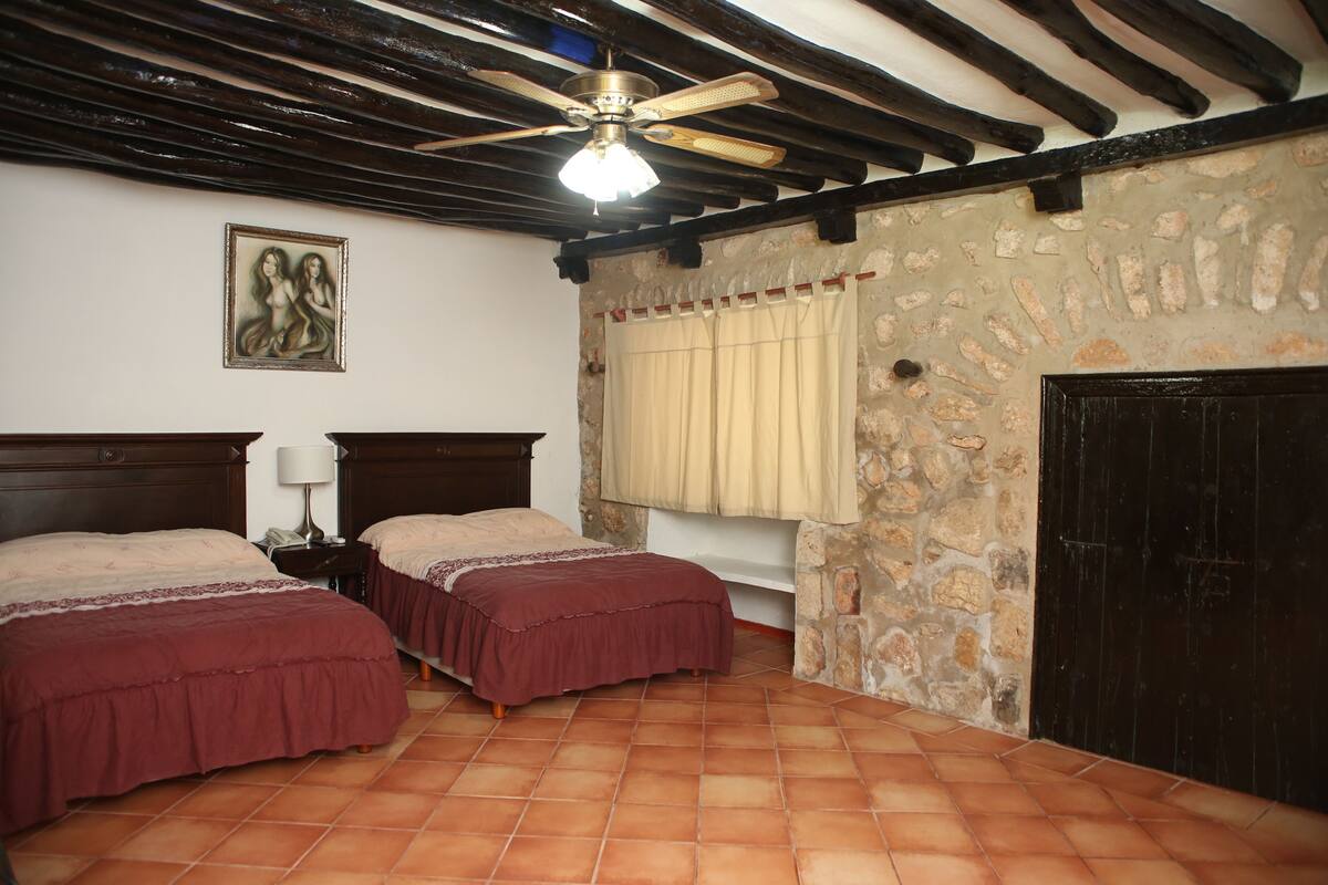 Cortinas blackout, camas plegables/adicionales y wifi gratis 
