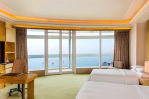 Premium bedding, minibar, in-room safe, desk - Sheraton Huzhou Taihu Lake Hot Spring Resort & Spa (Huzhou)