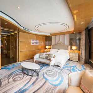 Presidential Suite, 2 Bedrooms, Balcony, Lake View