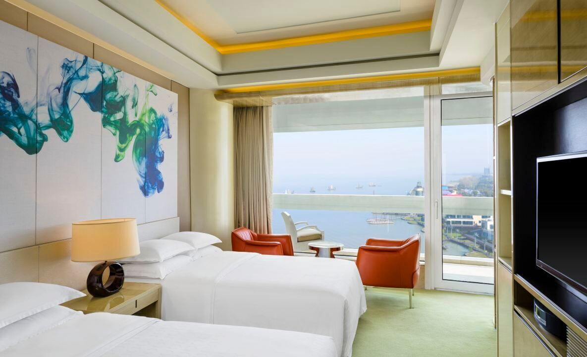 Premium bedding, minibar, in-room safe, desk