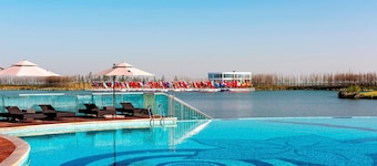 Sheraton Huzhou Taihu Lake Hot Spring Resort & Spa