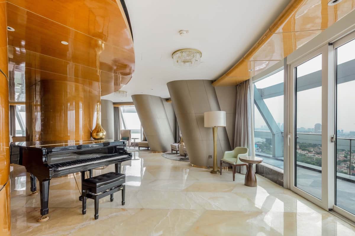 Phòng Suite Presidential, 2 phòng ngủ, ban công, quang cảnh hồ | Bộ đồ giường cao cấp, minibar, két bảo mật tại phòng, bàn