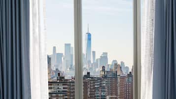 Habitación, 2 camas matrimoniales, vista a la ciudad | Vista a la ciudad