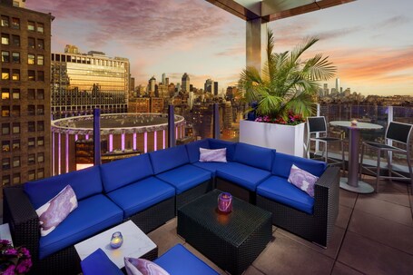 Fairfield Inn Suites New York Midtown Manhattan Penn Station - Image 2