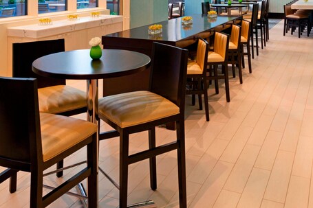 Fairfield Inn Suites New York Midtown Manhattan Penn Station - Image 4