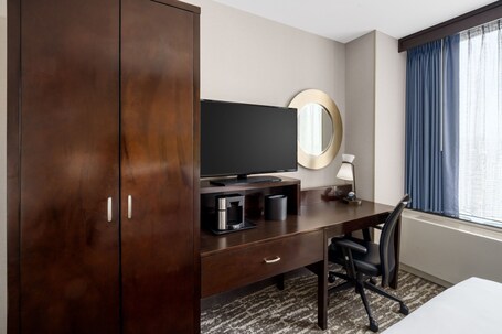 Fairfield Inn Suites New York Midtown Manhattan Penn Station - Image 32
