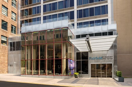 Fairfield Inn Suites New York Midtown Manhattan Penn Station - Image 7
