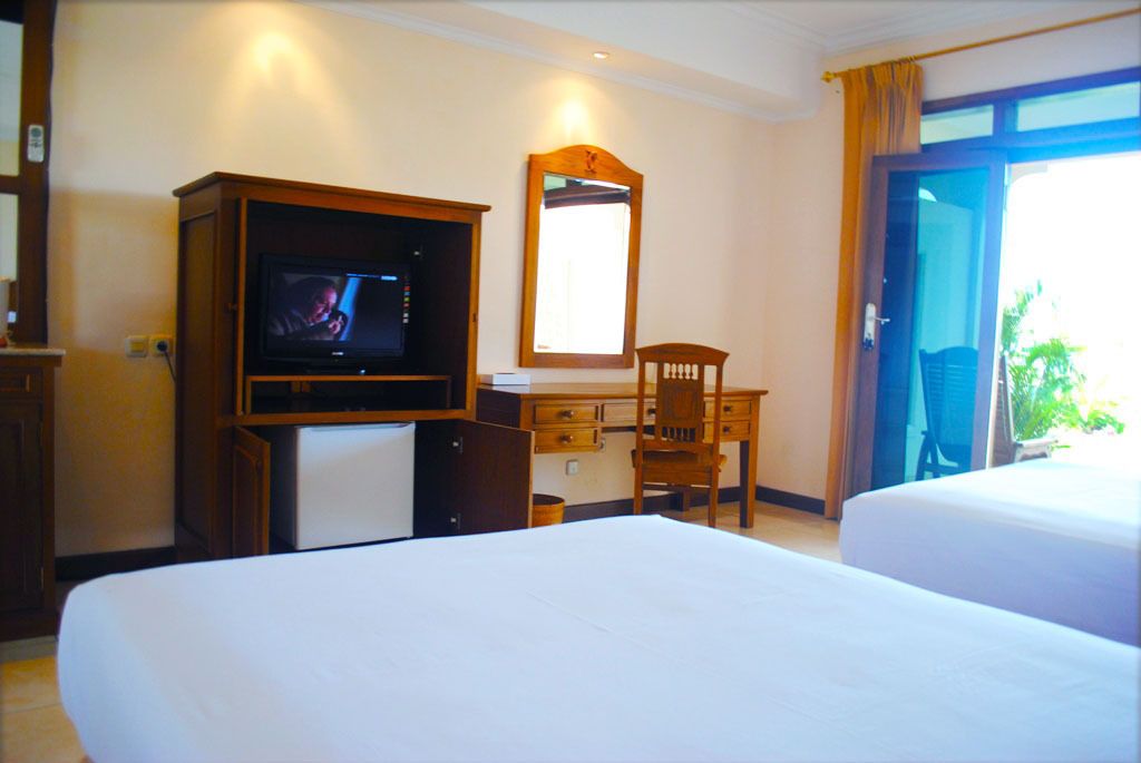 Minibar, desk, free WiFi