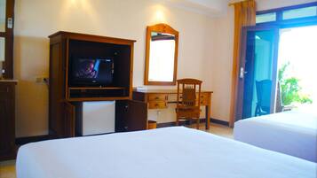 Minibar, desk, free WiFi