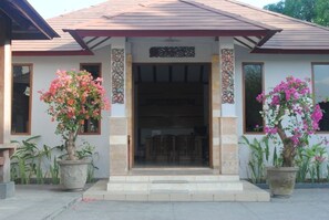 Property entrance - Lombok Beach Villa (Senggigi)